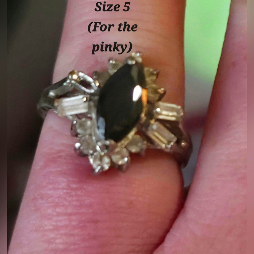 #33 Elegant sapphire ring